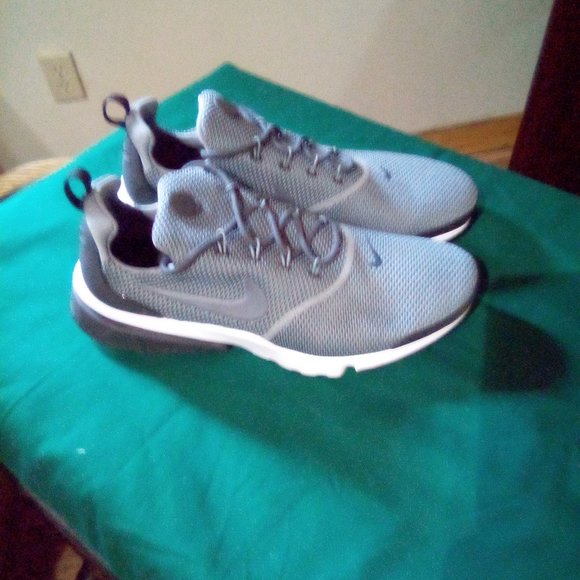 mens grey nike tennis shoes